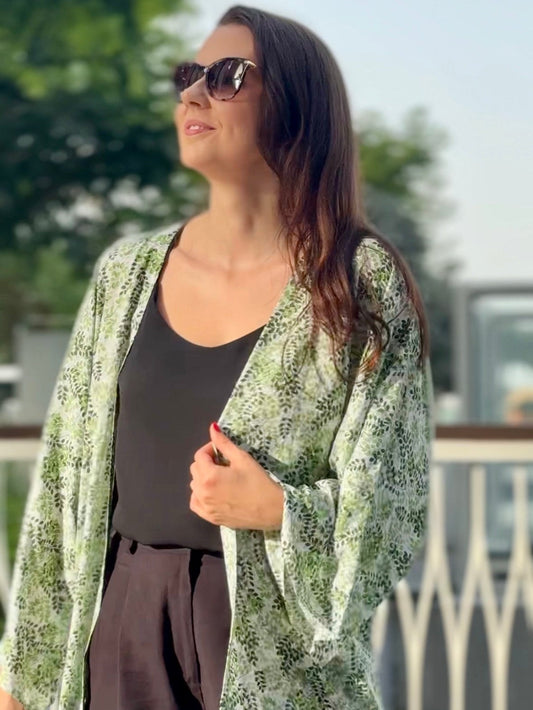 KIMONO WITH GREEN LEAVES